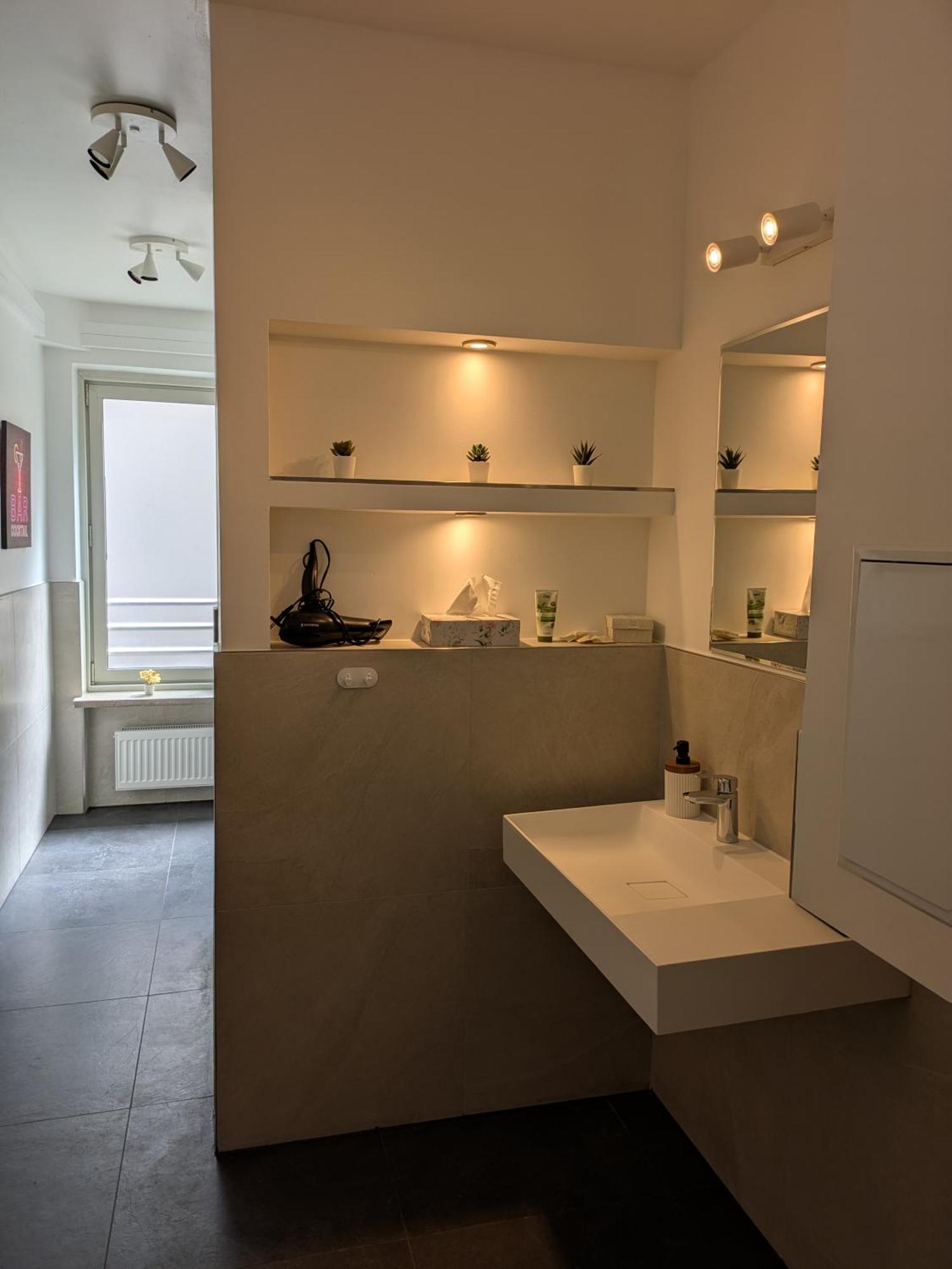 Place Direkt Am Karlsplatz - Stachus 70 Qm Mit 2 Schlafzimmer Mila *