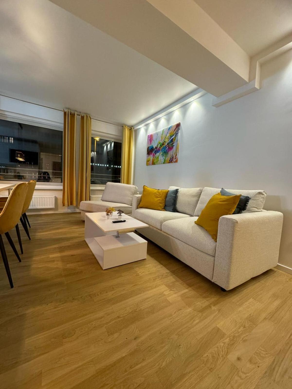 Place Direkt Am Karlsplatz - Stachus 70 Qm Mit 2 Schlafzimmer Mila München