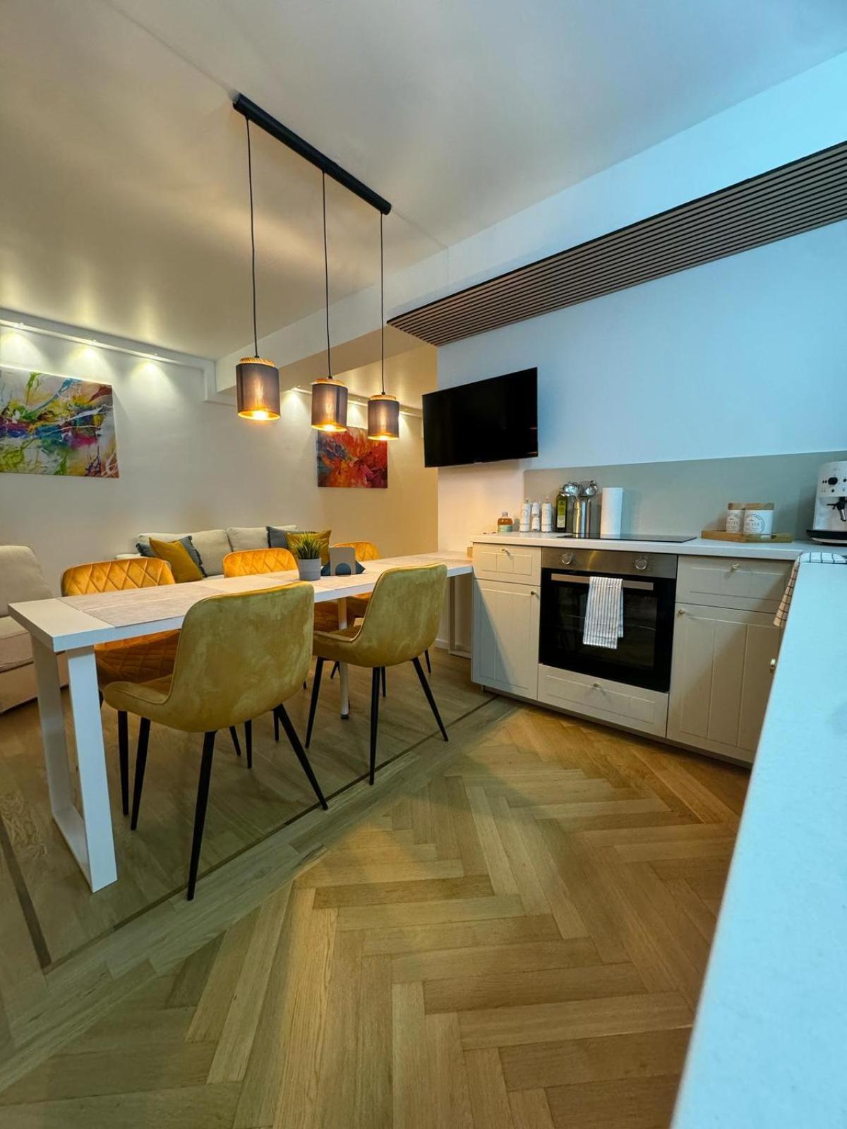 Place Direkt Am Karlsplatz - Stachus 70 Qm Mit 2 Schlafzimmer Mila Apartment München